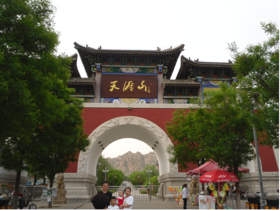天涯山主大门夏天